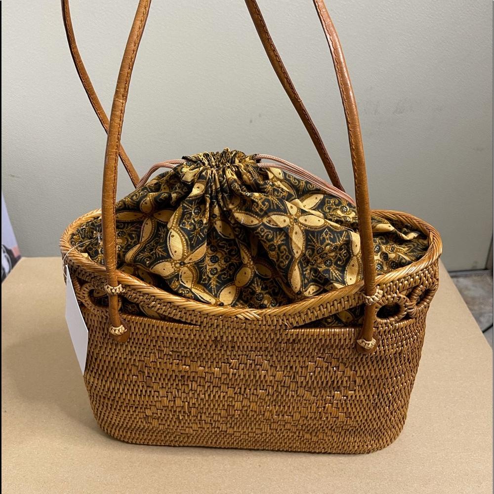 Straw Bag With Drawstring Closure - image 2